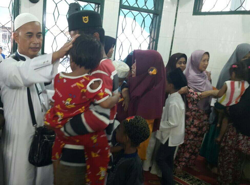 Agus Pranata Santuni Anak Yatim Nipah Panjang