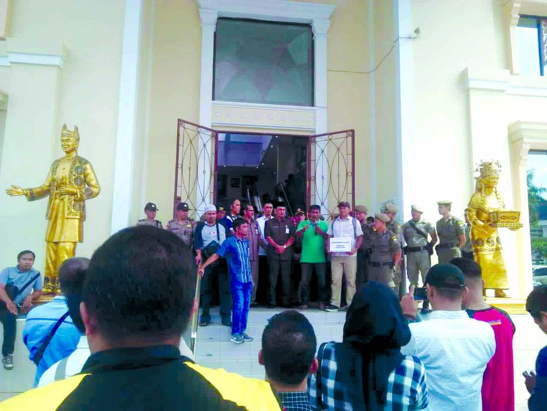 GLK Tuntut Anggota Dewan Mengundurkan Diri dan Selesaikan Pertambangan Minyak Ilegal