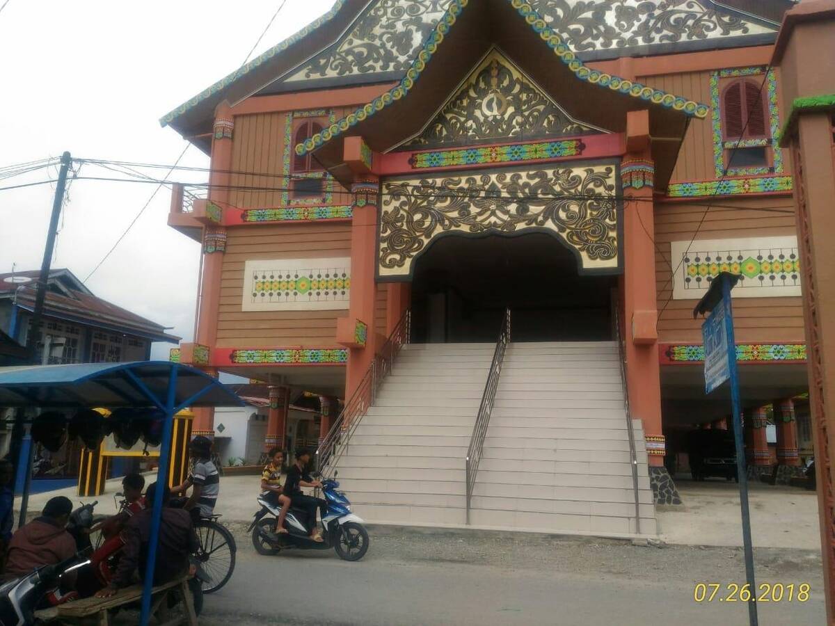 Gedung Museum Adat Jadi Tenpat Hisap Lem dan Komix