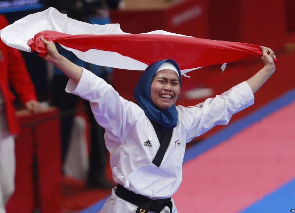 Tiga Perempuan Peraih Tiga Emas Pertama Untuk Indonesia
