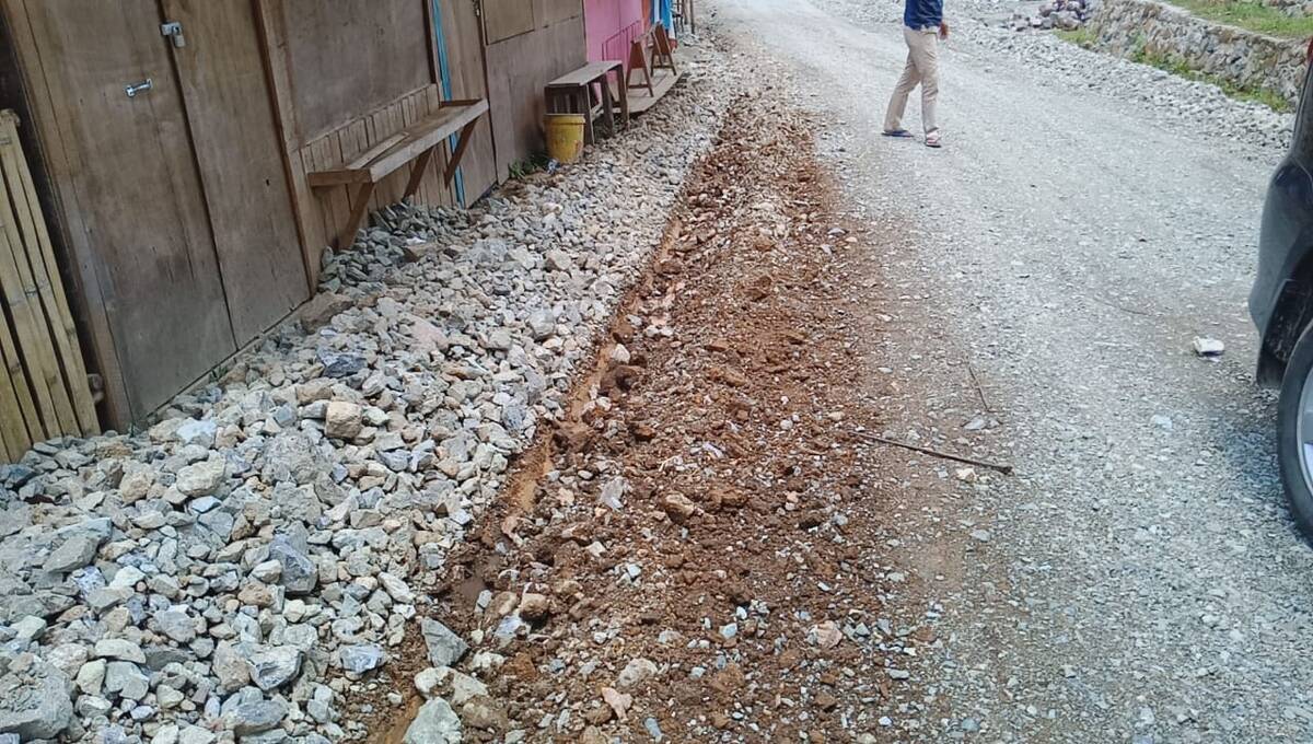 Diduga Tidak Sesuai Spek, Pengerjaan Jalan Dibongkar
