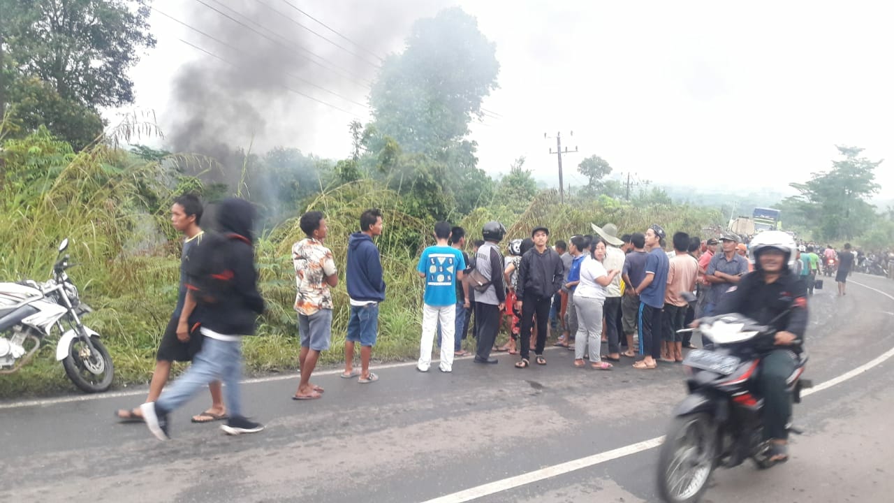 Tabrak Pelajar SMK Truk Batubara Dibakar Massa 
