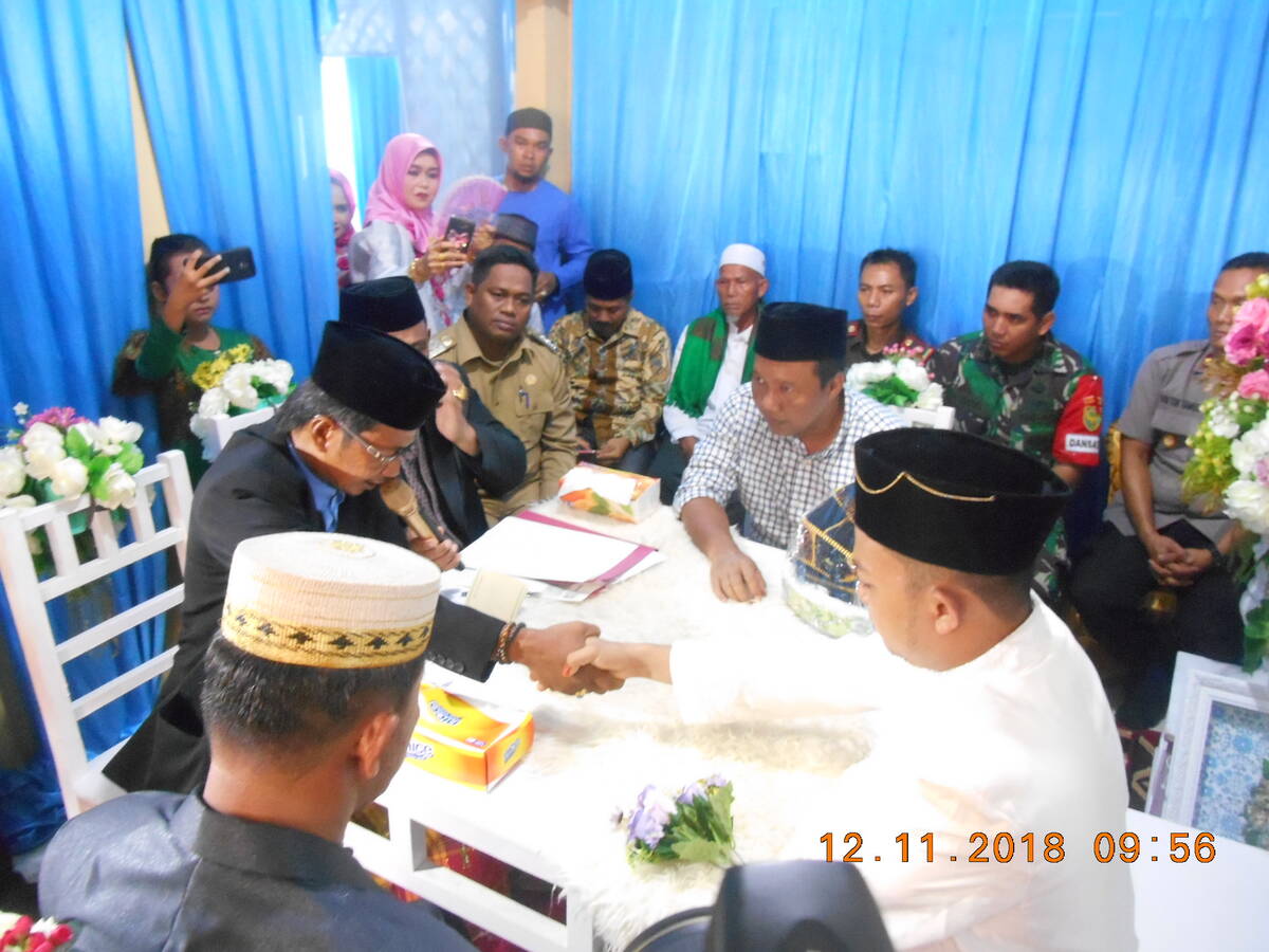 Bupati Tanjabtim Menjadi Saksi Nikah Di Simpang Datuk