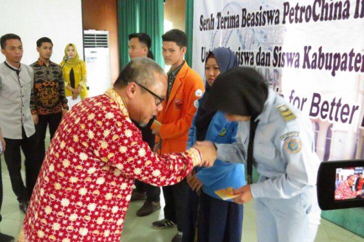116 Mahasiswa-Pelajar Tanjabtim Menerima Beasiswa Petrochina