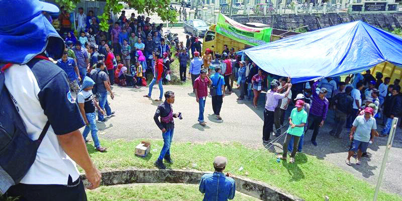 Empat Ratusan Pendemo Asal Mandi Angin Tuntut Ganti Rugi