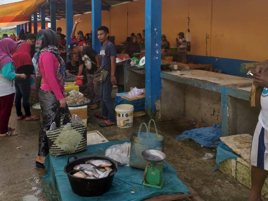 Pedagang Lauk Pauk di Pasar Parit Culum I Keluhkan Air Bersih
