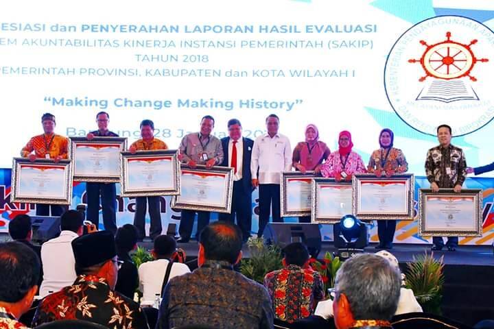 Pemkab Batanghari Terima Penghargaan SAKIP Dari MENPAN-RB  