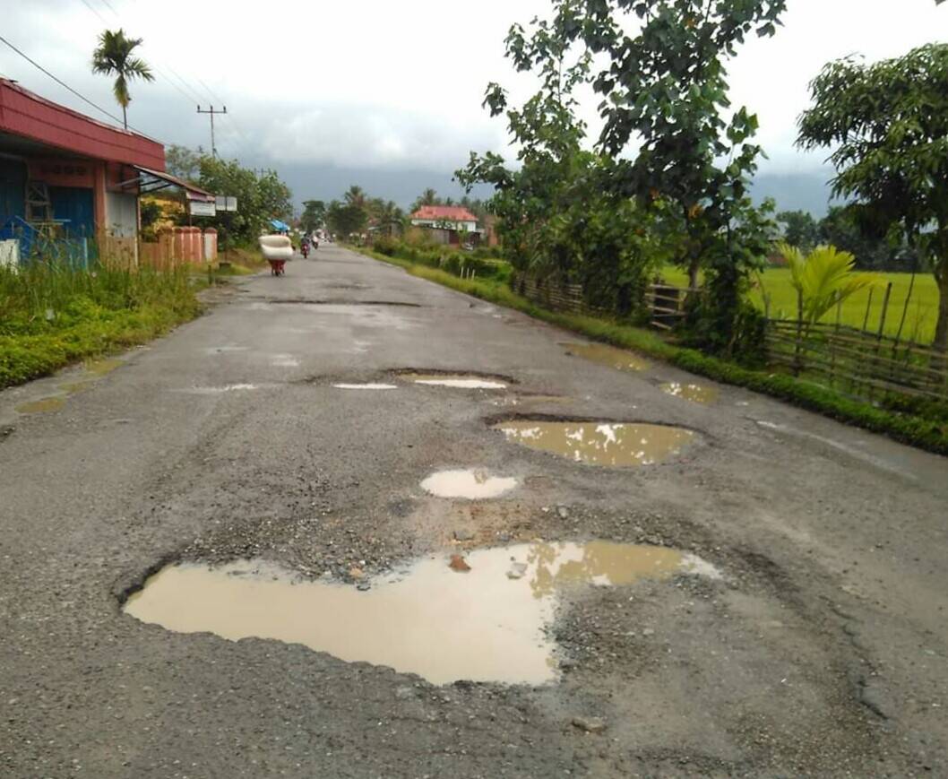 Jalan Provinsi di Kerinci, tak Kunjung Diperbaiki