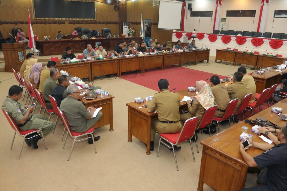 Gabungan Komisi DPRD Hearing Bersama Pedagang SD Nasional