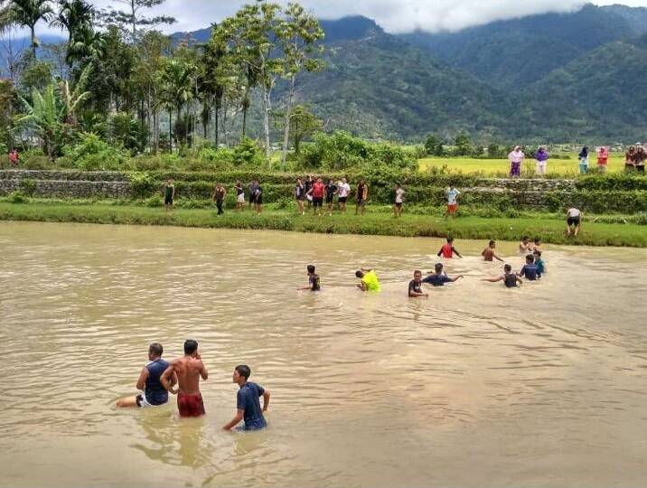 Tim SAR di Bantu Masyarakat, Terus Lakukan Pencarian Bocah Hanyut