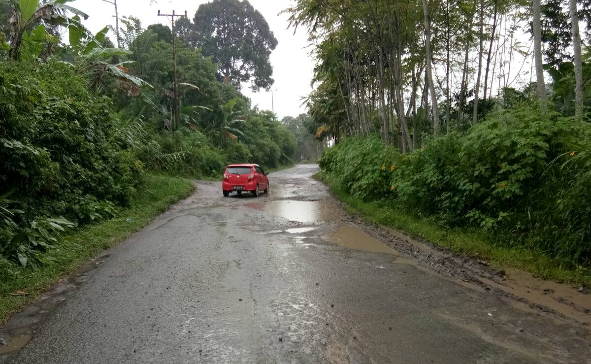 Sejumlah Ruas Jalan Provinsi Di Kerinci, Tak Kunjung Diperbaiki