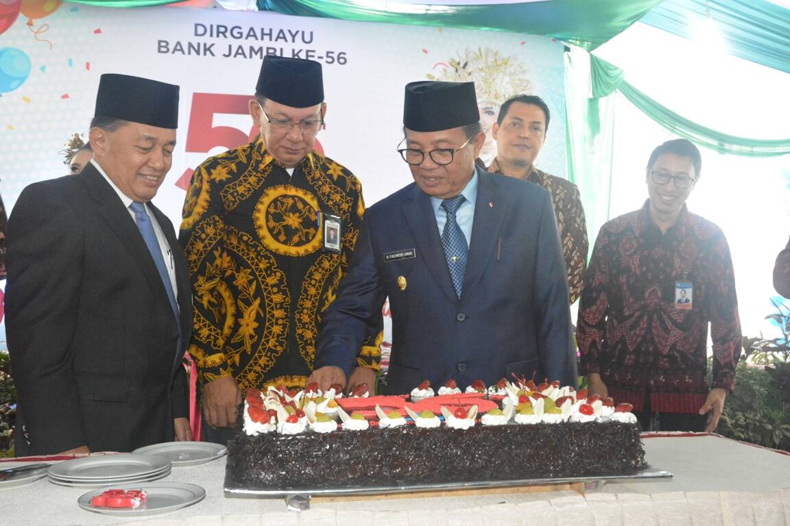 Fachrori: Bank Jambi Harus Berikan Pelayanan Profesional