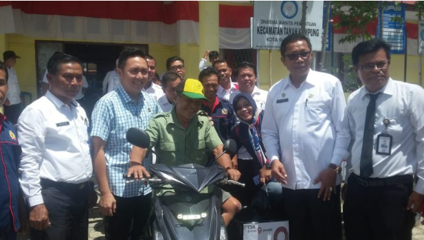 Pemkot Serahkan Bantuan Bagi Penyandang Disabilitas