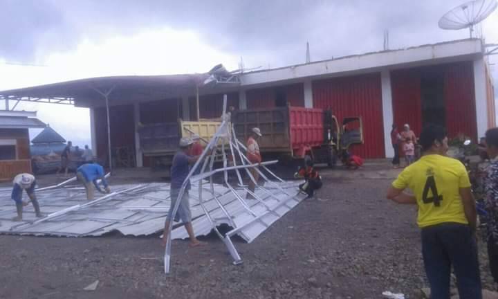 Siang Bolong Puting Beliung di Sertai Hujan, Mengamuk