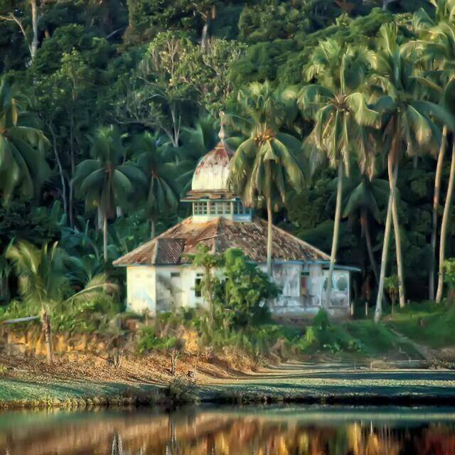 Masjid Tua Di Pojok Kampung