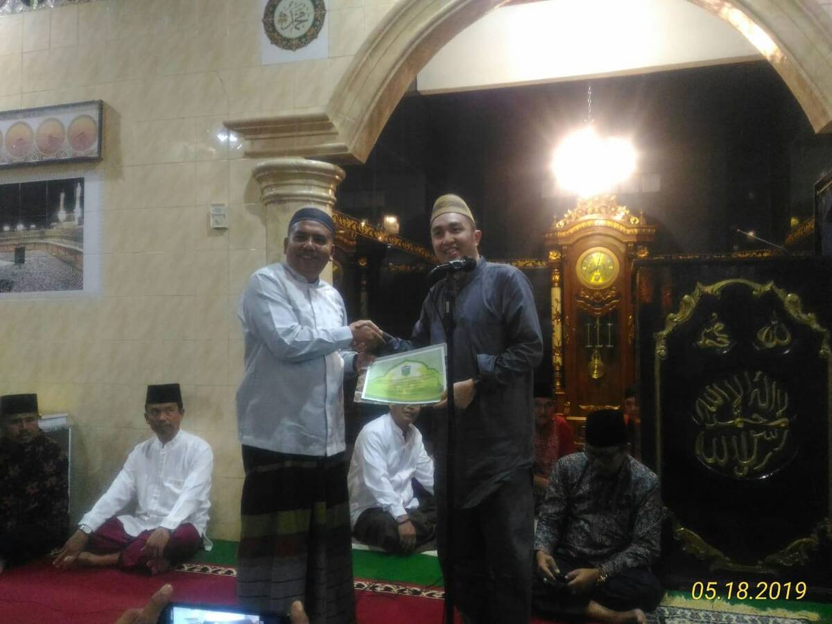 Ketua DPRD Serahkan Bantuan Pemkot Bagi Pembangunan Mesjid Nurul Iman