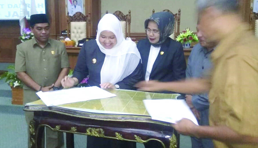 Rapat Paripurna DPRD Kabupaten Muaro Jambi Membahas Pengambilan Keputusan Ranperda Tahun 2018