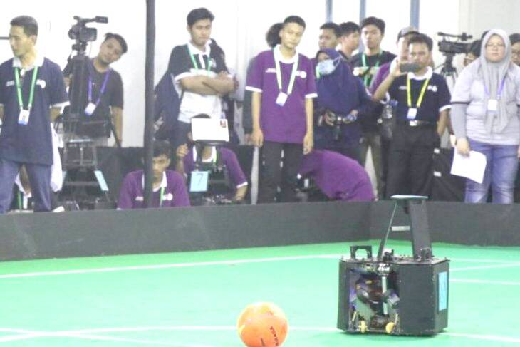Robot “Ersow” Pen Surabaya Hentikan Langkah “Rangkayo Hitam” Unja