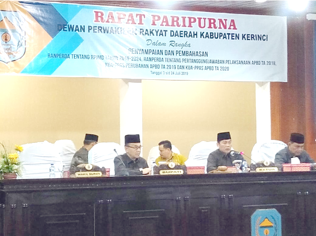 Bupati Kerinci Hadiri Paripurna Pandangan Umum Fraksi Dewan