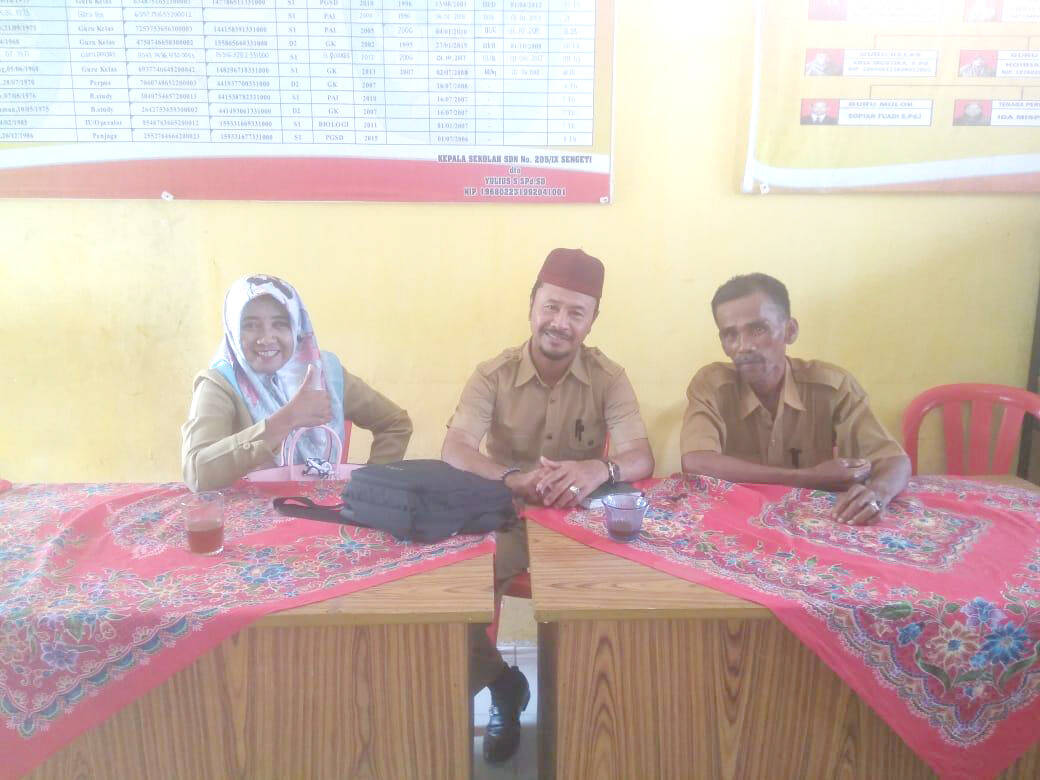 Watini dan Zidan Aktif Mengawas Sekolah di Muaro Jambi