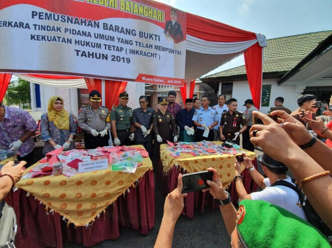 Berbagai Barang Bukti Hasil Kejahatan Dimusnahkan Kejari Muara Bulian