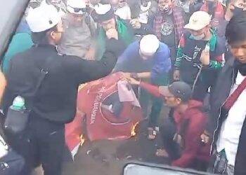 Komisi III Minta Kapolri Usut Dalang Pembakar Bendera PDIP