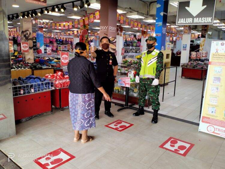 Penerapan New Normal, Sertu Heriyanto Ingatkan Warga Secara Humanis