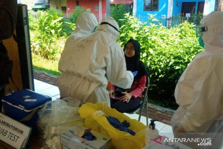 Cegah Penularan Corona, 18 Guru Ponpes Batanghari Dirapid Test