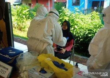 Ibu Hamil Diuji Swab Sebagai Syarat Persalinan
