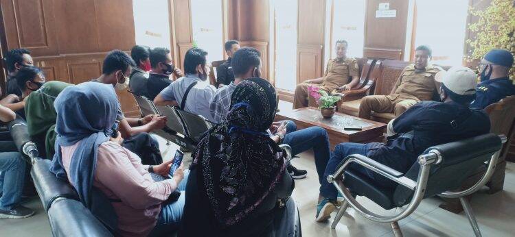 Romi Minta Para Seniman Bersabar