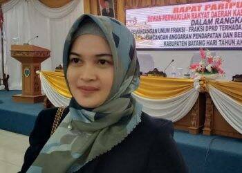 Ketua DPRD Batanghari Menangis Saat Buka Sidang Paripurna