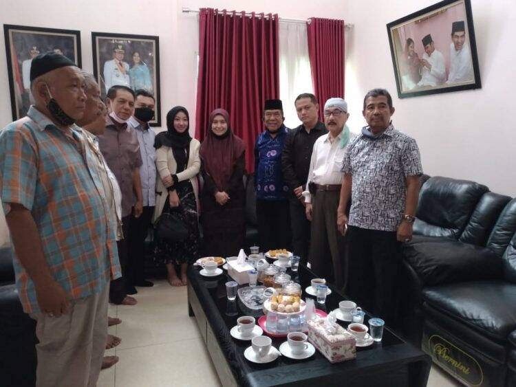 Ratu Munawaroh Sowan ke Usman Ermulan