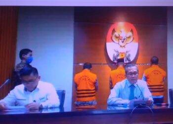 Resmi Ditahan, KPK Pamerkan Cornelis Cs Saat Konferensi Pers