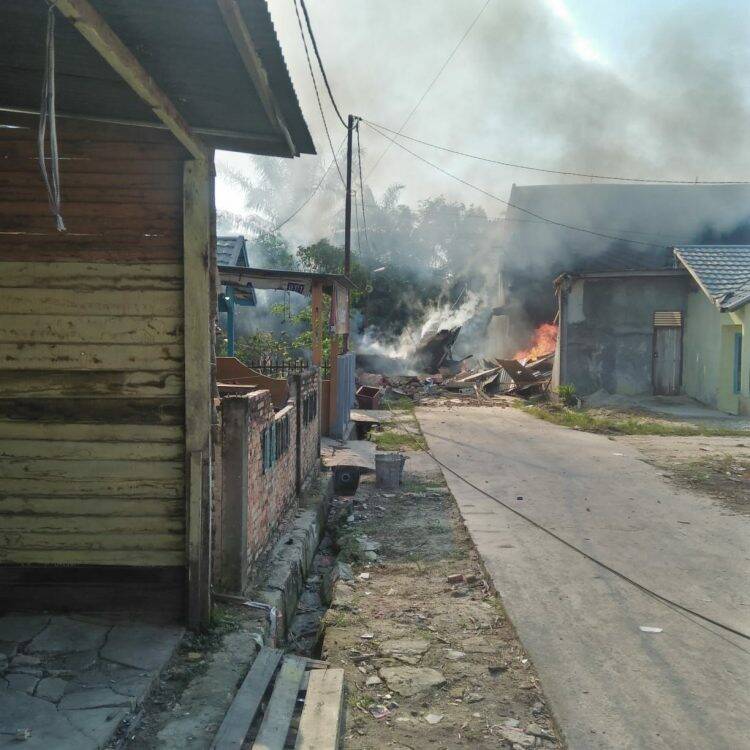 Pesawat TNI AU Jatuh Lagi, Timpa Rumah Warga