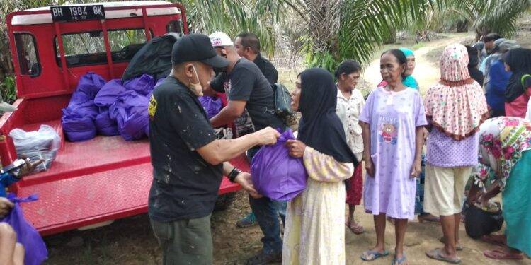 Adhyaksa Jip Club bagikan Sembako Kepada Kaum Duafa