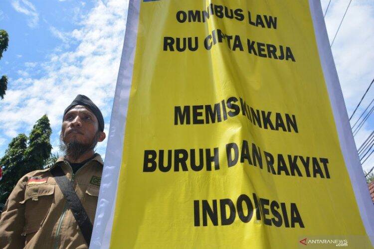 Perizinan via Omnibus Law Pulihkan Investasi