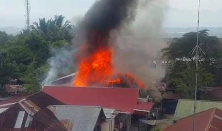 Akibat Puntung Rokok, Rumah Anggi Terbakar