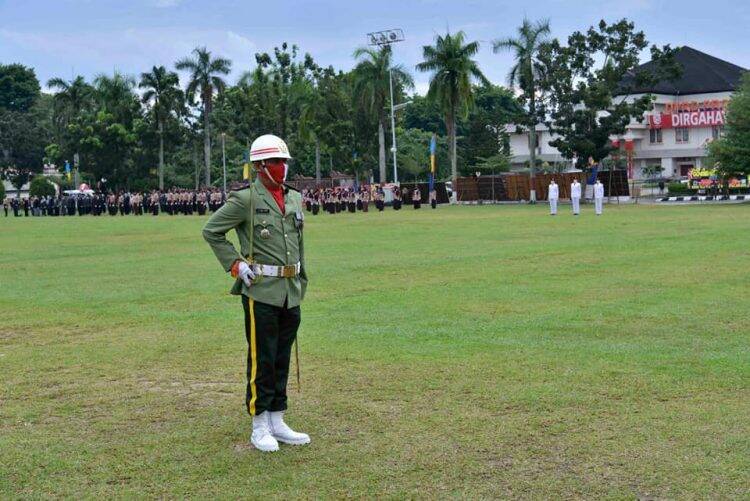 Mayor Arm Joneimir Jadi Komandan Upacara Penurunan Bendera Merah Putih