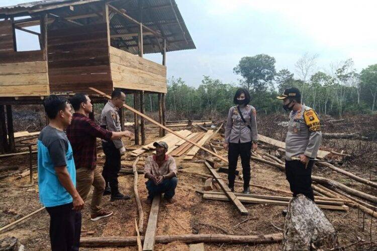 Gelar Patroli Udara, Petugas Lihat Pelaku Bakar Lahan