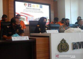 Mantan Polisi Terlibat Bawa Esktasi Seolah Paket Gaun Pengantin