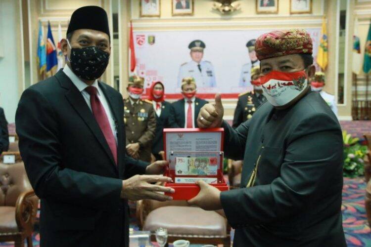 Arinal Orang Pertama Miliki Uang Pecahan Rp75.000