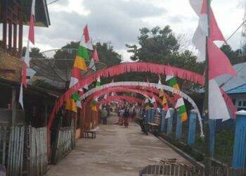 HUT RI, Warga Kerinci Perindah Kampung Dari Barang Bekas