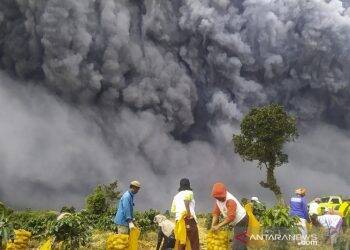 Letusan Sinabung Sampai ke Langit Malaysia
