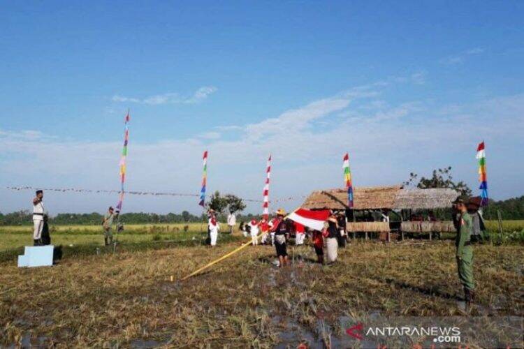 Upacara Kemerdekaan di Tengah Sawah Bangkitkan Semangat Petani