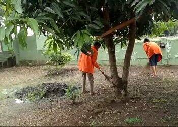 Tabrak Aturan Prokes, Puluhan Pengendara Bersihkan Kantor Koramil Tebo Tengah