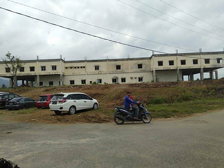 Sempat Mangkrak, Kantor Bupati Kerinci Direnovasi Lagi