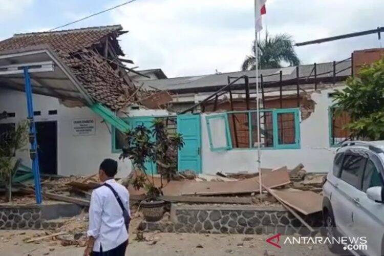 Lima Petugas BNN Tertimpa Bangunan