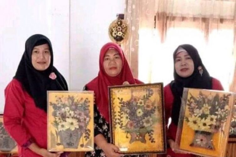 Di Bahar, Limbah Sawit Disulap Jadi Hiasan