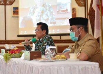 Restuardy didampingi Pj Sekda Provinsi Jambi, Sudirman bertindak sebagai moderator. Foto: Istimewa