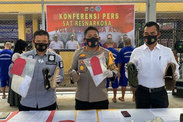 Dua Mahasiswi Aceh Selundupkan Sabu Dalam Sandal ke Jambi